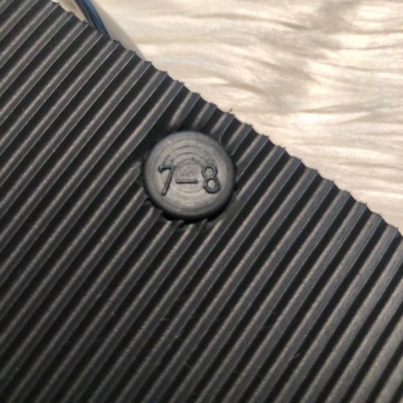 G by Guess Los Angeles Bling Summer Flip Flops Size 7/8 - Picture 7 of 7